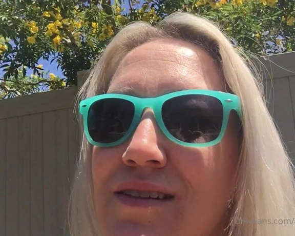 Alana Evans aka Alanaevansxxx OnlyFans - A stroll through my garden on this amazing day! Finally a bitch gets some sun!