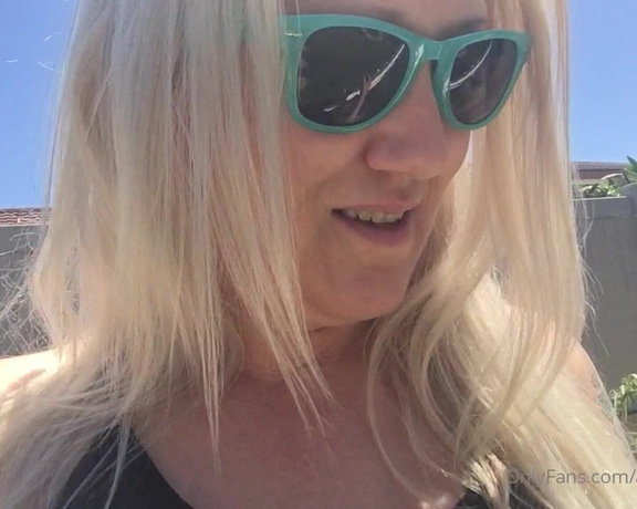 Alana Evans aka Alanaevansxxx OnlyFans - A stroll through my garden on this amazing day! Finally a bitch gets some sun!