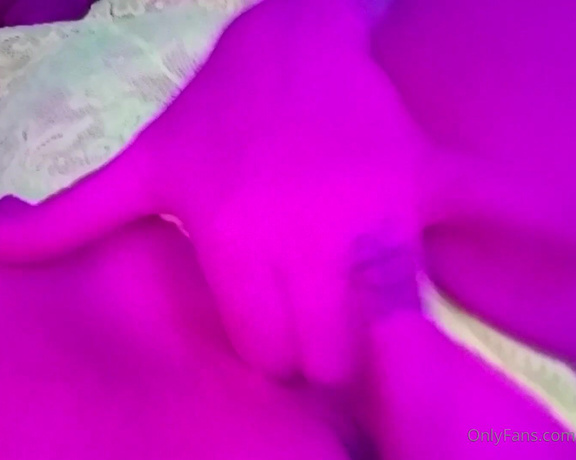 Alana Evans aka Alanaevansxxx OnlyFans - Happy Friday! That means a brand new video for you to enjoy! Im feeling the sexy glow of my hot ling