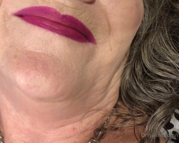 MaXXXimumMilf aka Maxxximummilf OnlyFans - Fantasy kissing! Pucker up, sexy! Kiss Me! Close up lips, tongue and smooching! (5mins)