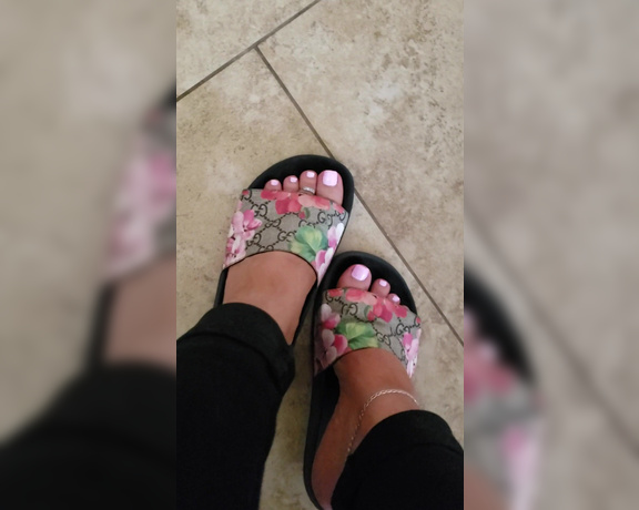 Shauna aka Iluvshaunalv OnlyFans - I feel like the new foot fetish Barbie with this pink