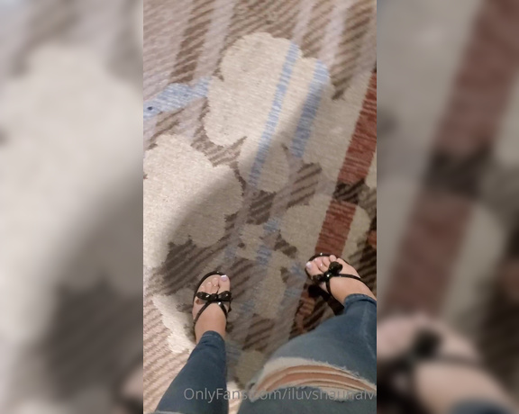 Shauna aka Iluvshaunalv OnlyFans - I know you like the sound my flip flops make when the smack the bottom of my foot