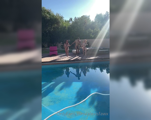 Alexis Fawx aka Alexisfawx OnlyFans - Jumping Naked in the Pool with @madisonmorgan @alexjones420xxx BTS Clip