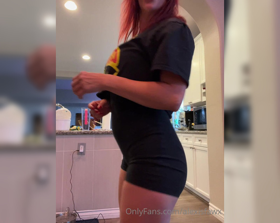 Alexis Fawx aka Alexisfawx OnlyFans - Story time Love my new dining table … Do you like my grocery store outfit… I like to go to the gr 6