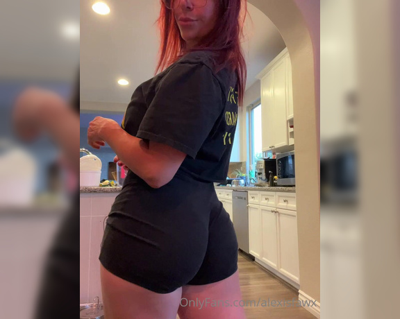 Alexis Fawx aka Alexisfawx OnlyFans - Story time Love my new dining table … Do you like my grocery store outfit… I like to go to the gr 6