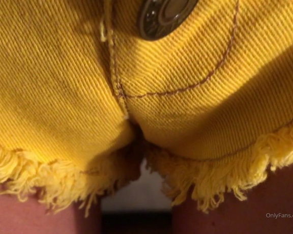 Alexis Fawx aka Alexisfawx OnlyFans - Moose knuckle  yellow shorts