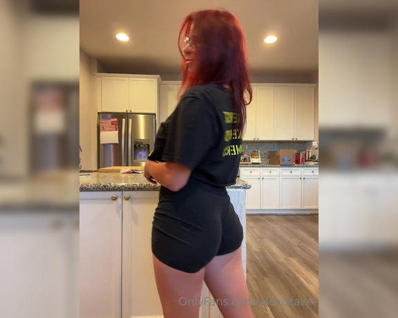 Alexis Fawx aka Alexisfawx OnlyFans - Story time Love my new dining table … Do you like my grocery store outfit… I like to go to the gr 5
