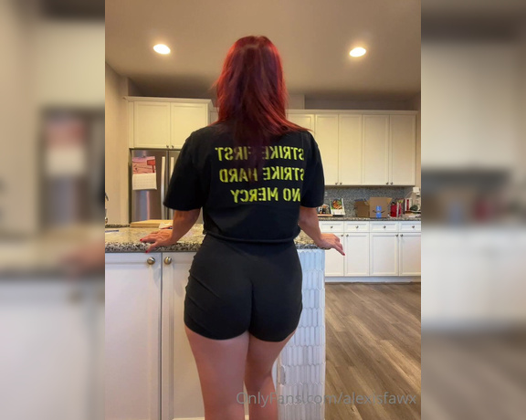 Alexis Fawx aka Alexisfawx OnlyFans - Story time Love my new dining table … Do you like my grocery store outfit… I like to go to the gr 5