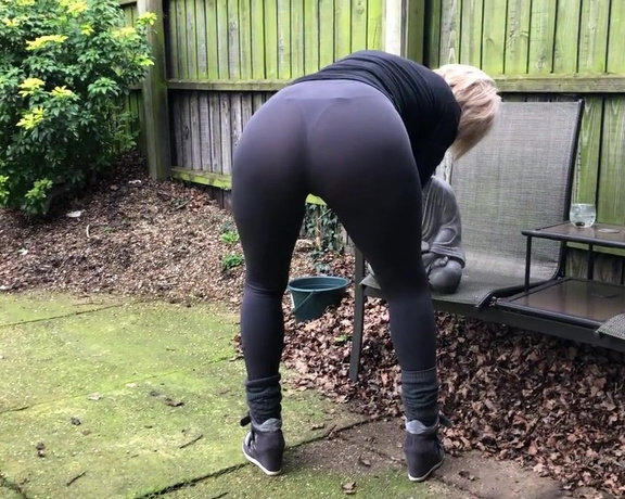 Daniella English aka Daniellaenglish OnlyFans - VIDEOBaer through Lycra