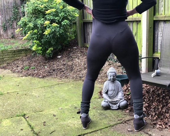 Daniella English aka Daniellaenglish OnlyFans - VIDEO more of my ass in semi sheer Lycra leggings out in the garden