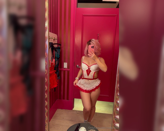 No Face J aka Nofacej19 OnlyFans - Christmas lingerie try on part 2 Santa’s helper