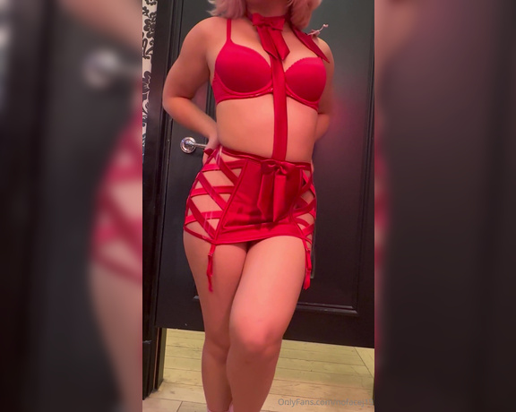 No Face J aka Nofacej19 OnlyFans - Christmas lingerie try on part 10 Christmas is over but I still have more try ons to post Forgive