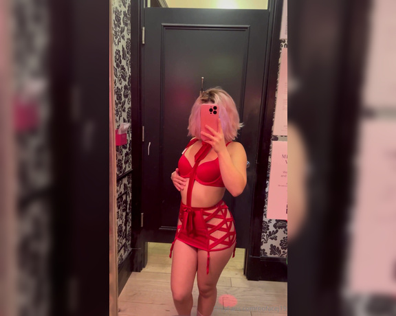 No Face J aka Nofacej19 OnlyFans - Christmas lingerie try on part 12 love how you can tell I have no panties under these