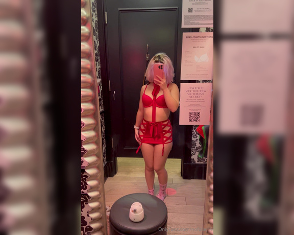 No Face J aka Nofacej19 OnlyFans - Christmas lingerie try on part 12 love how you can tell I have no panties under these