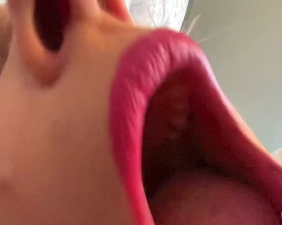 Daniella English aka Daniellaenglish OnlyFans - VIDEO I’m a mature busty big ass slut for my neighbour