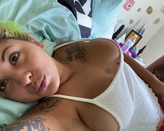 Spanish Barbie aka Spanishxbarbiie OnlyFans - Start your weekend off right by laying next