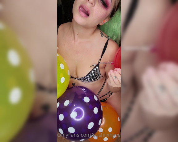 Sushii Xhyvette aka Sushiixhyvette OnlyFans - Balloon POP strip tease a freebie on me!