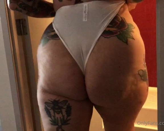 Daniella English aka Daniellaenglish OnlyFans - VIDEO Some English booty