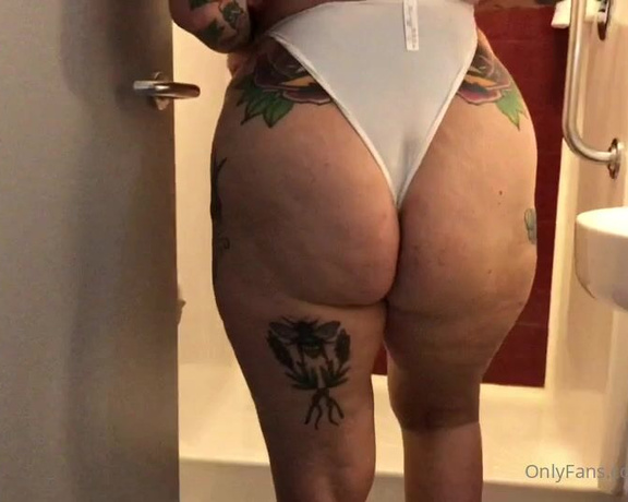 Daniella English aka Daniellaenglish OnlyFans - VIDEO Some English booty