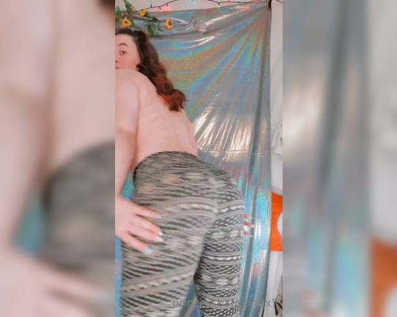 Princess aka Princessbabybratx OnlyFans - These next few videos were requested! 3 different leggings and jeans!