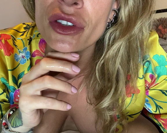 Ava Austen aka Ava_austen OnlyFans - MILF Finger fucking! Step mum makes step son pay his way for a roof over his head!