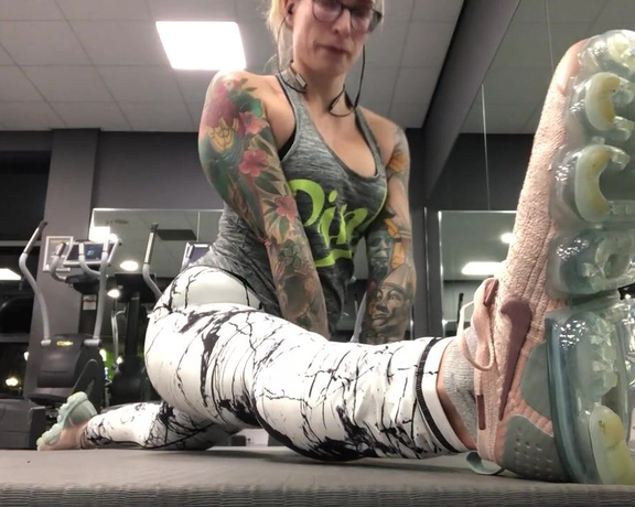 Ava Austen aka Ava_austen OnlyFans - EXCLUSIVE gym video! Lots of ass, cleavage & stretching
