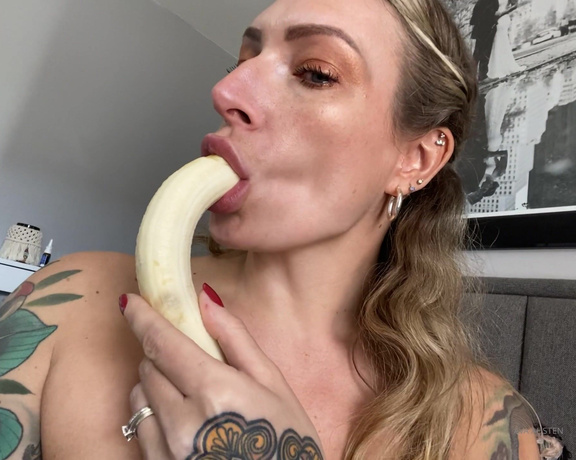 Ava Austen aka Ava_austen OnlyFans - Deepthroating a Whole Banana