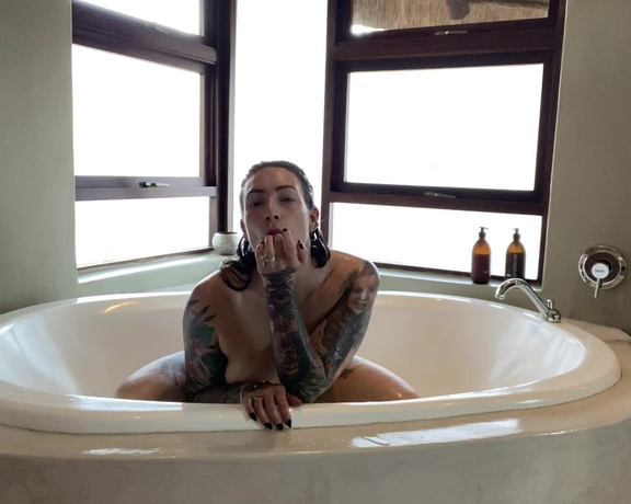 Ava Austen aka Ava_austen OnlyFans - New Who doesn’t love a huge bath, big enough to roll around and show off in!