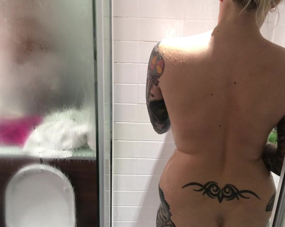 Ava Austen aka Ava_austen OnlyFans - ANAL in the shower! I love ramming dildos up my ass hole whilst the water cascades down