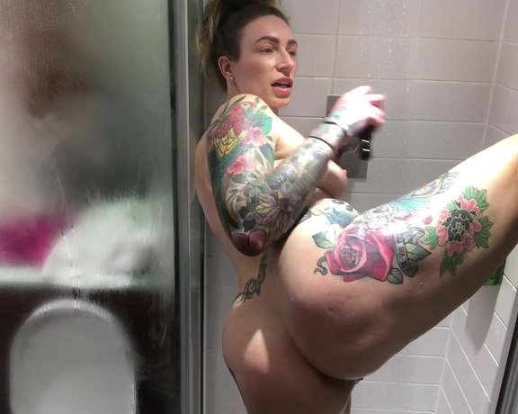 Ava Austen aka Ava_austen OnlyFans - ANAL in the shower! I love ramming dildos up my ass hole whilst the water cascades down