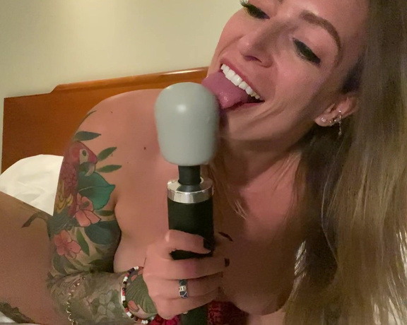 Ava Austen aka Ava_austen OnlyFans - NEW A hard Orgasm, a butt plug & Prosecco cascading down my body & pussy