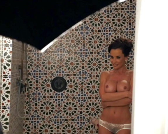 Lisa Ann Onlyfans aka Thereallisaann OnlyFans - Here is a little BTS video for yo from the other day Me, totally chillin taking pics!