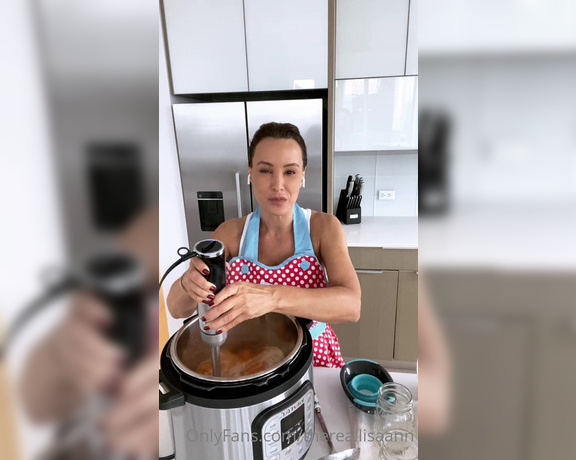 Lisa Ann Onlyfans aka Thereallisaann OnlyFans - I love to cook, just finished making some fresh carrot, ginger soup  1