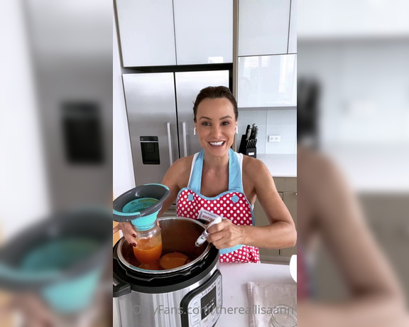 Lisa Ann Onlyfans aka Thereallisaann OnlyFans - I love to cook, just finished making some fresh carrot, ginger soup  1