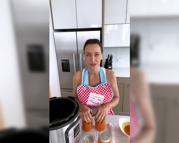 Lisa Ann Onlyfans aka Thereallisaann OnlyFans - I love to cook, just finished making some fresh carrot, ginger soup  1