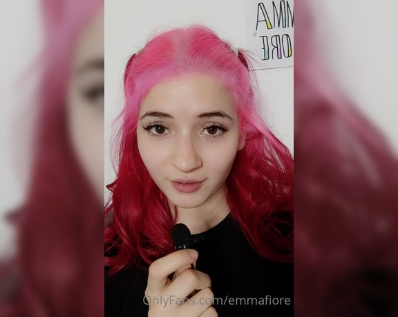 Emma Fiore aka Emmafiore OnlyFans - QUE HACES VIENDO MIS VIDEOS!