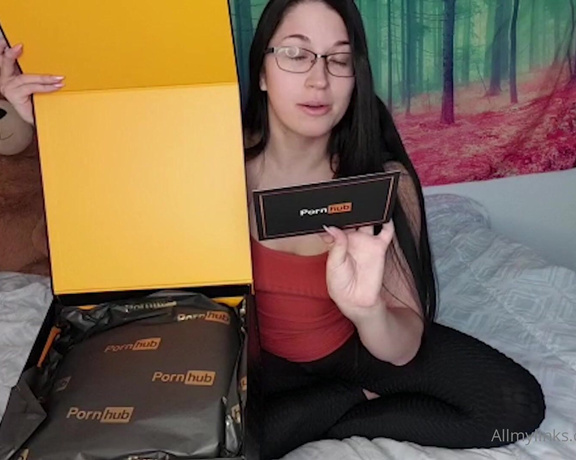 Alex Coal aka Alexxxcoal OnlyFans - A lot of you were wondering what was in the PornHub box, so here it is! You guys get to see it fir 1