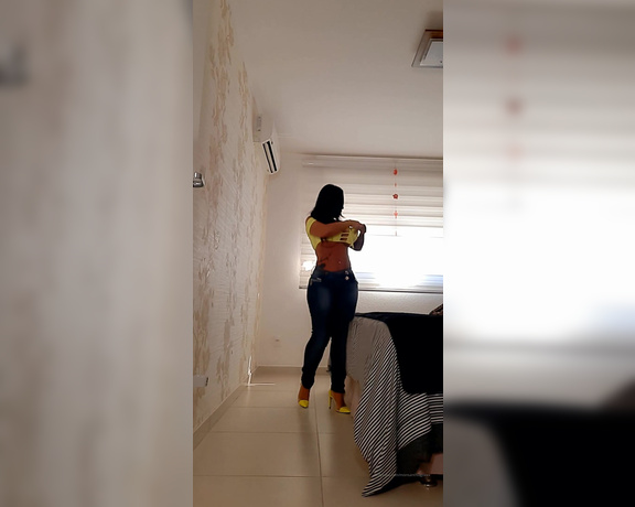 Monica Santhiago XXX aka Monsanthiagoxxx OnlyFans - Walking jeans