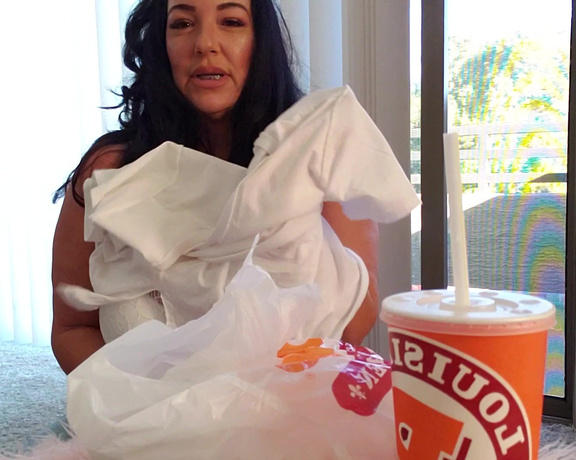 Beautifulsubby aka Subrina_lucia OnlyFans - Juicy boobs and a Muckbang! (Popeyes spicy chicken)