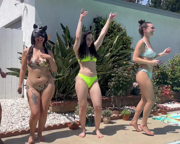 CC Flight aka Ccflight OnlyFans - Stripping off our bikinis by the pool with my HOT friends heheh! I loveeee that it’s getting warme