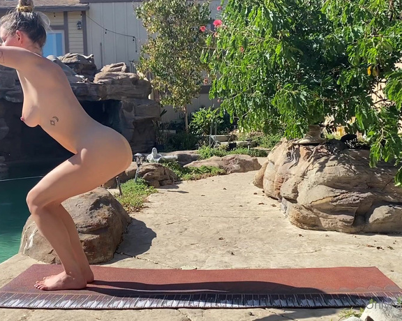 CC Flight aka Ccflight OnlyFans - Here’s a bit of naked yoga for you alllll So my friends had auditioned for this naked yoga company