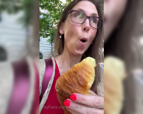 Diane Marie aka Southerndianemarie OnlyFans - Oh I love the croissants Fresh from the oven