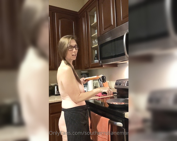 Diane Marie aka Southerndianemarie OnlyFans - I did itthe challenge of cooking bacon naked