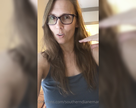 Diane Marie aka Southerndianemarie OnlyFans - What do you think Should I get a trim or go shorter with my hair