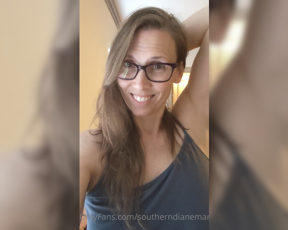 Diane Marie aka Southerndianemarie OnlyFans - What do you think Should I get a trim or go shorter with my hair