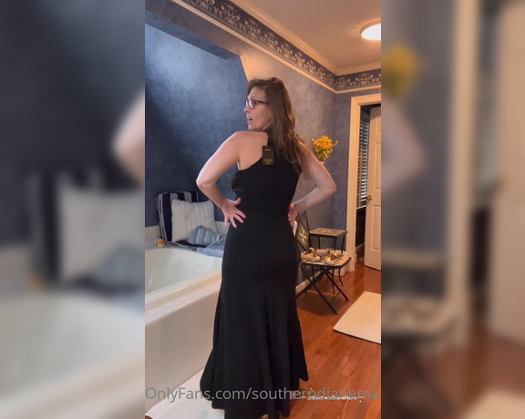 Diane Marie aka Southerndianemarie OnlyFans - Dress modeling for you What should I wear to the holiday party