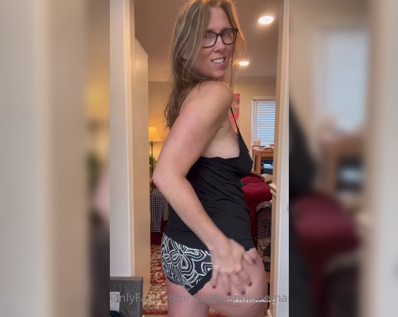 Diane Marie aka Southerndianemarie OnlyFans - My hand feels good in my panties