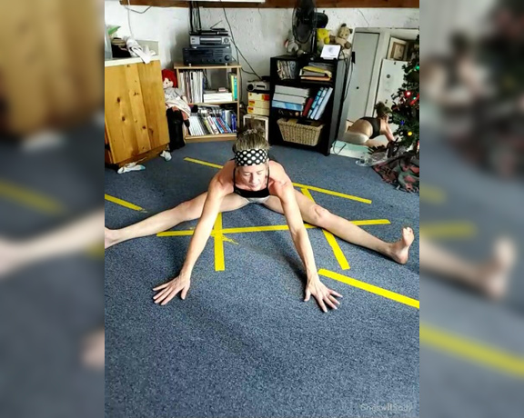 Classy Hot Babe aka Sheswitme OnlyFans - LIVEStream stretching after my workout