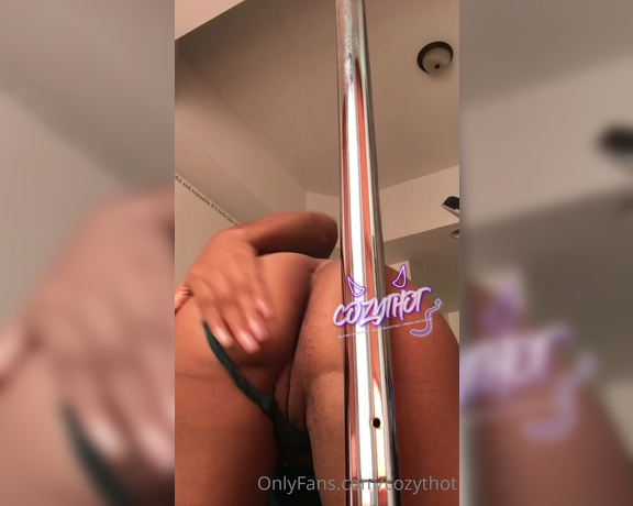 Da coziest thot aka Cozythot OnlyFans - Shaking this ass & playing with this pretty pussy in your face