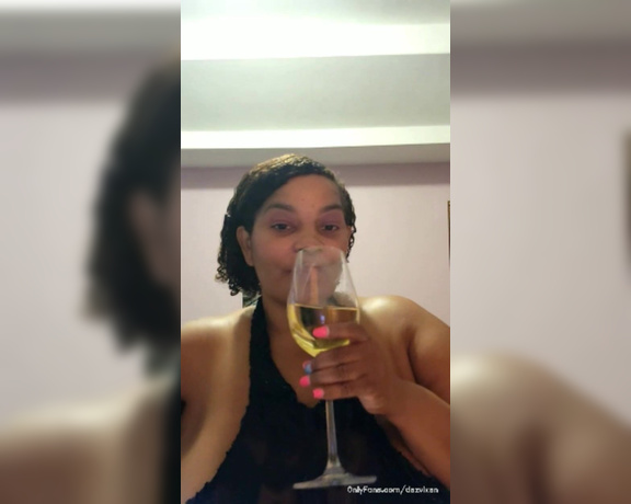 DezVixen aka Dezvixen OnlyFans - Hey guys this was my last live I thought I shared to my TL right after the live Enjoy